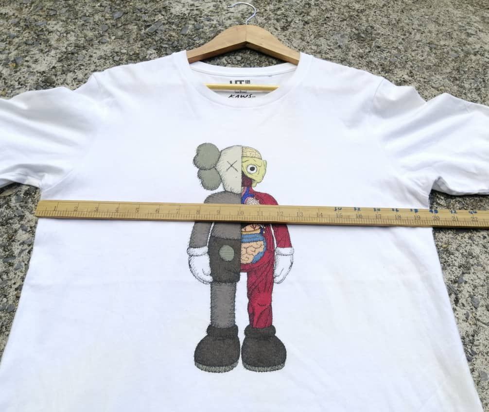 Kaws × Uniqlo Uniqlo X Kaws Tee Size US M / EU 48-50 / 2 - 4 Thumbnail