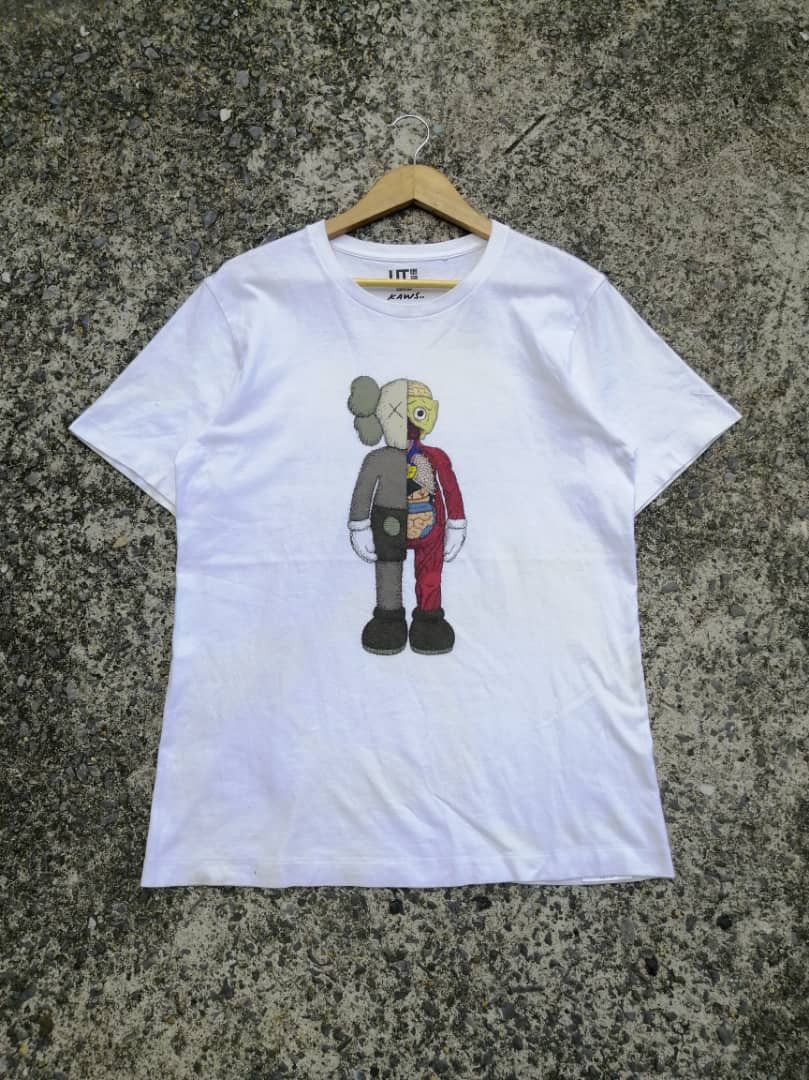 Kaws × Uniqlo Uniqlo X Kaws Tee Size US M / EU 48-50 / 2 - 1 Thumbnail