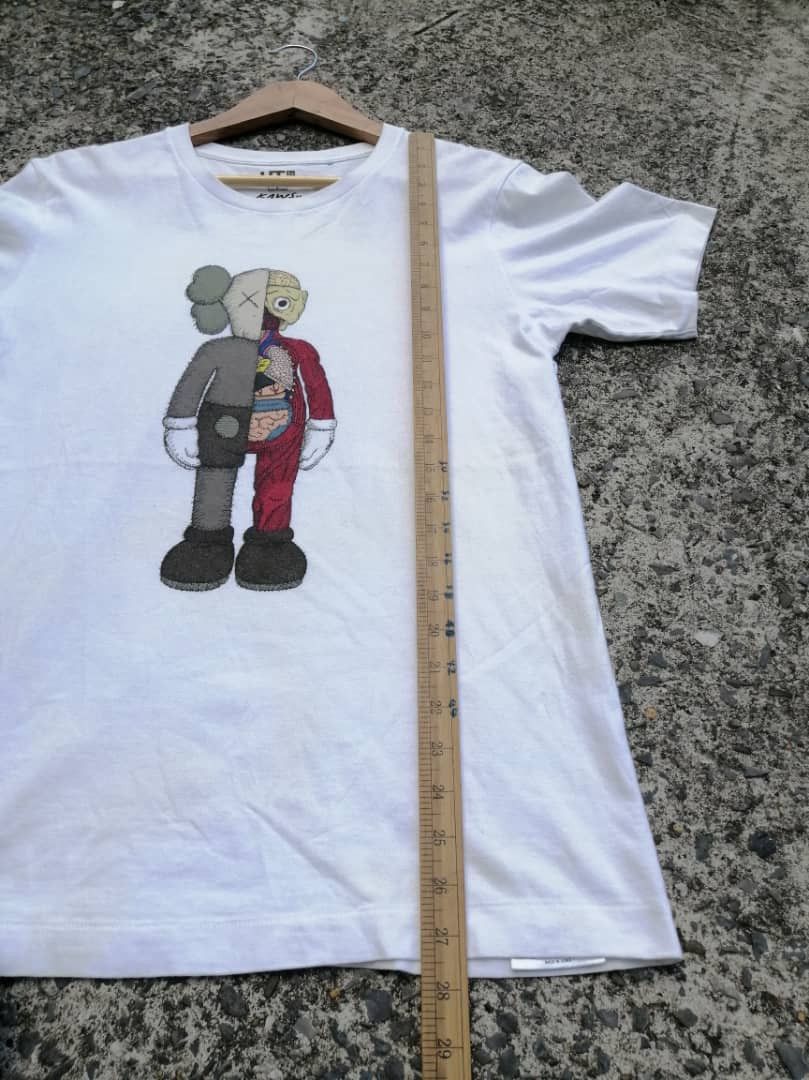 Kaws × Uniqlo Uniqlo X Kaws Tee Size US M / EU 48-50 / 2 - 8 Thumbnail