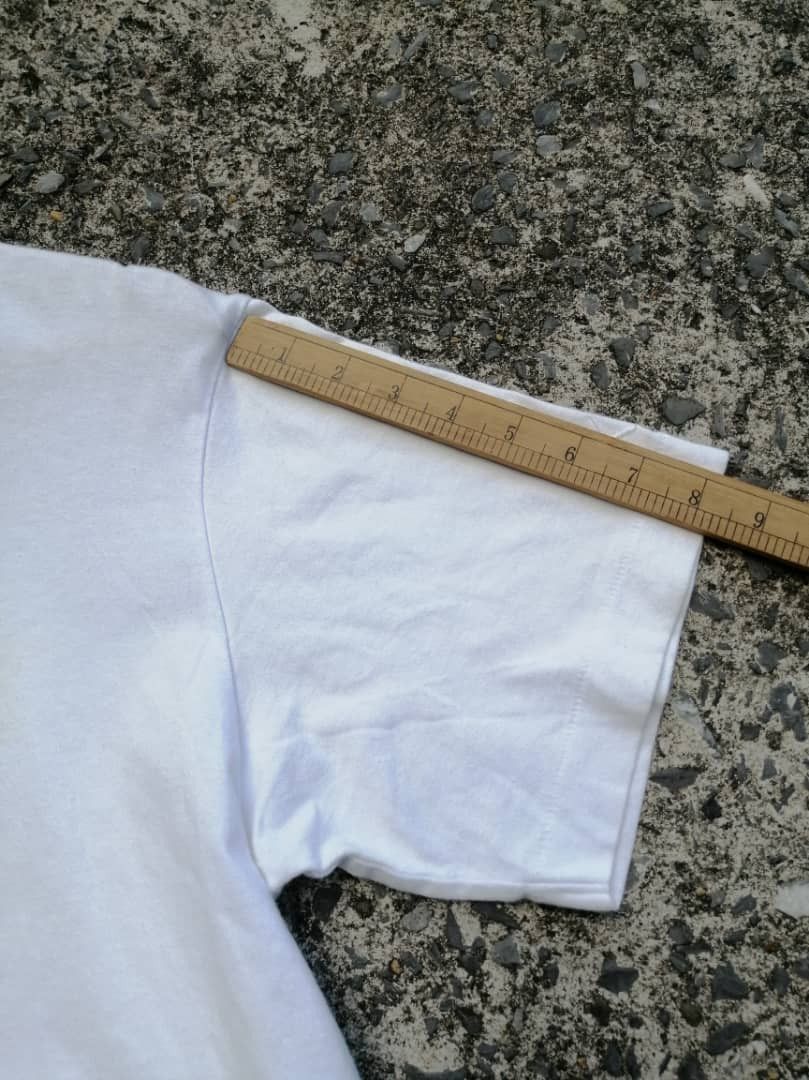 Kaws × Uniqlo Uniqlo X Kaws Tee Size US M / EU 48-50 / 2 - 5 Thumbnail