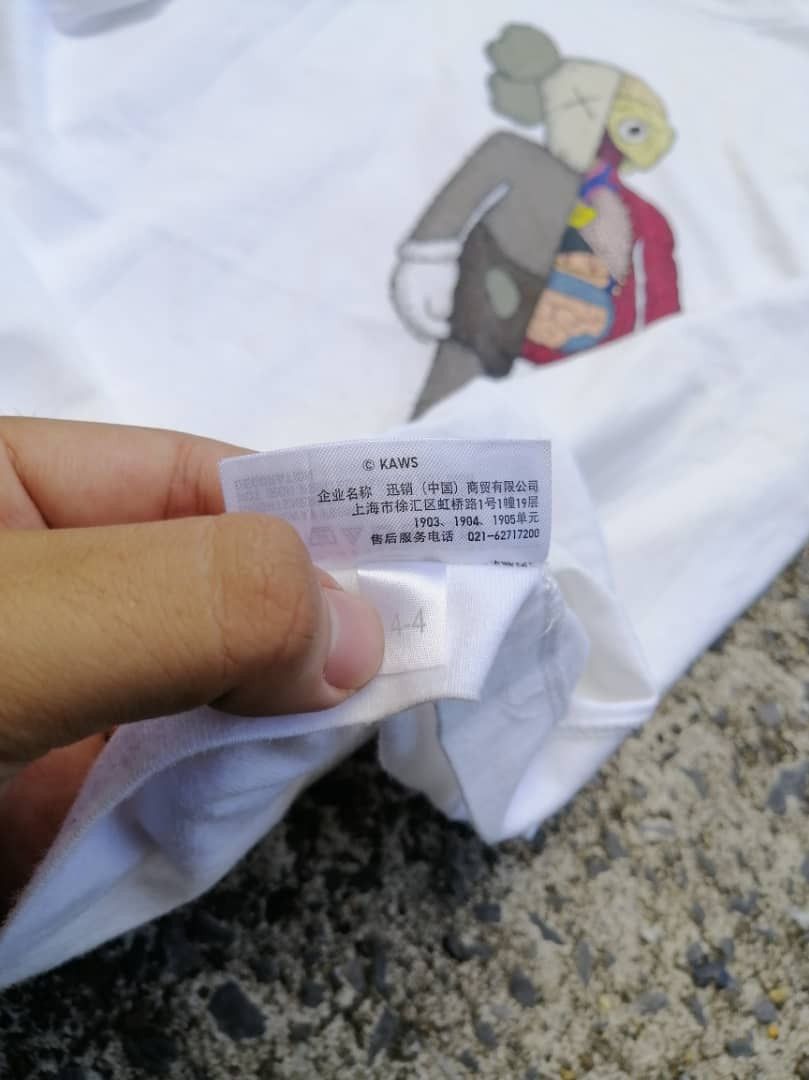 Kaws × Uniqlo Uniqlo X Kaws Tee Size US M / EU 48-50 / 2 - 6 Thumbnail