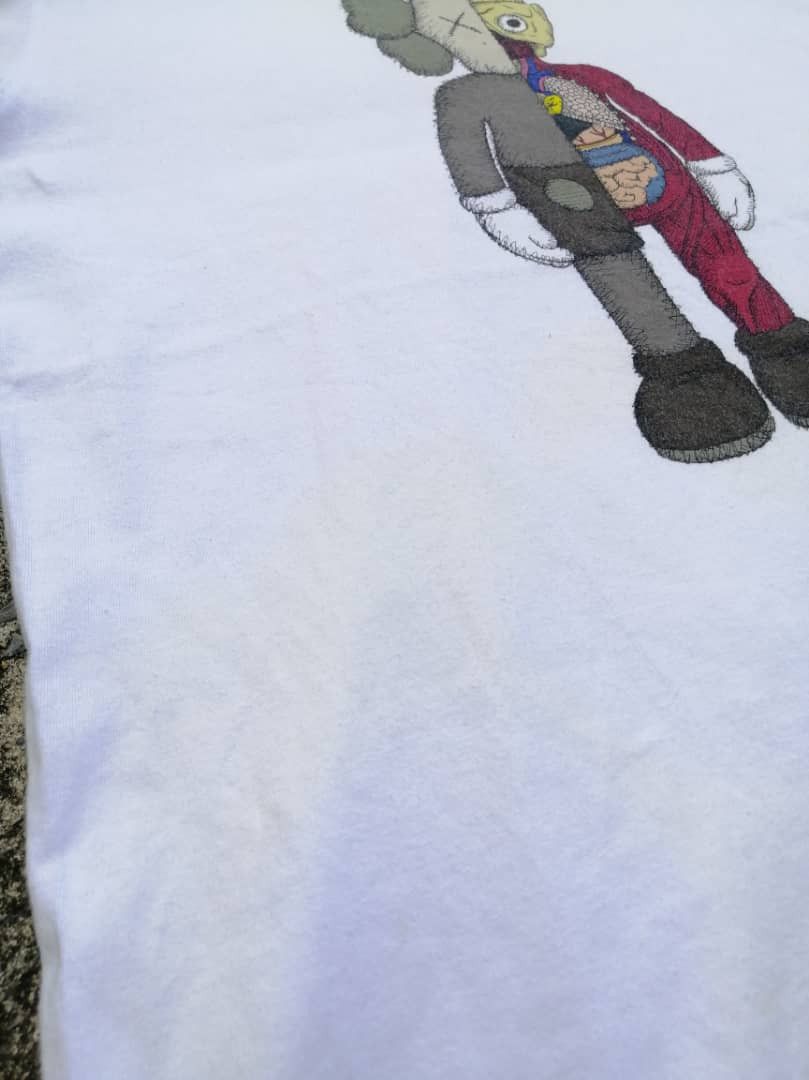 Kaws × Uniqlo Uniqlo X Kaws Tee Size US M / EU 48-50 / 2 - 3 Thumbnail