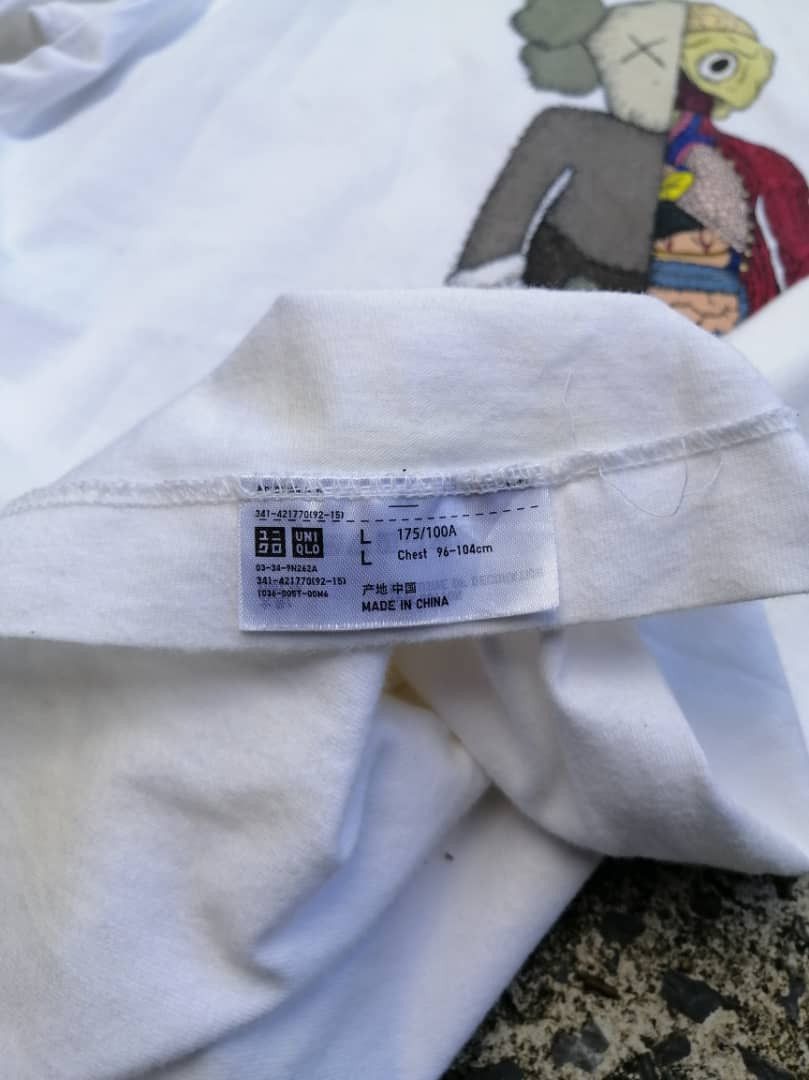 Kaws × Uniqlo Uniqlo X Kaws Tee Size US M / EU 48-50 / 2 - 7 Thumbnail