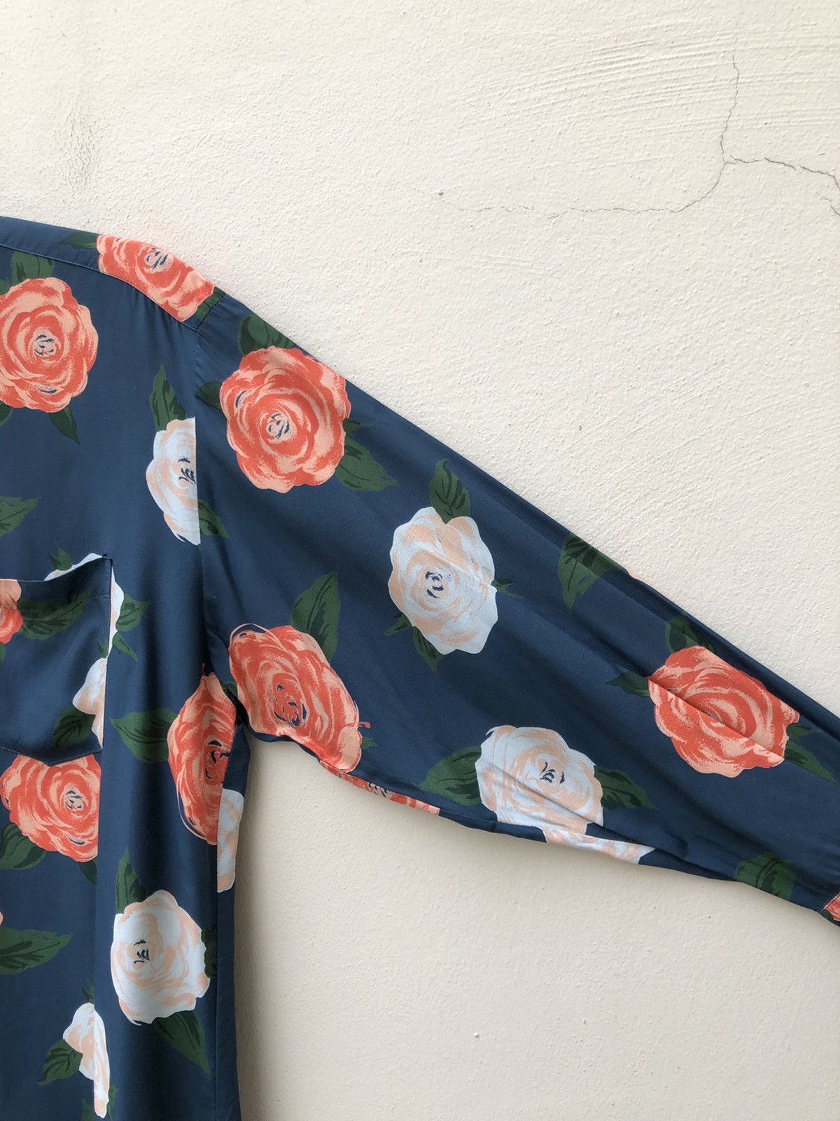 Other Vintage Naughty Japan Roses Long Sleeve Rayon Shirt Size US M / EU 48-50 / 2 - 11 Thumbnail