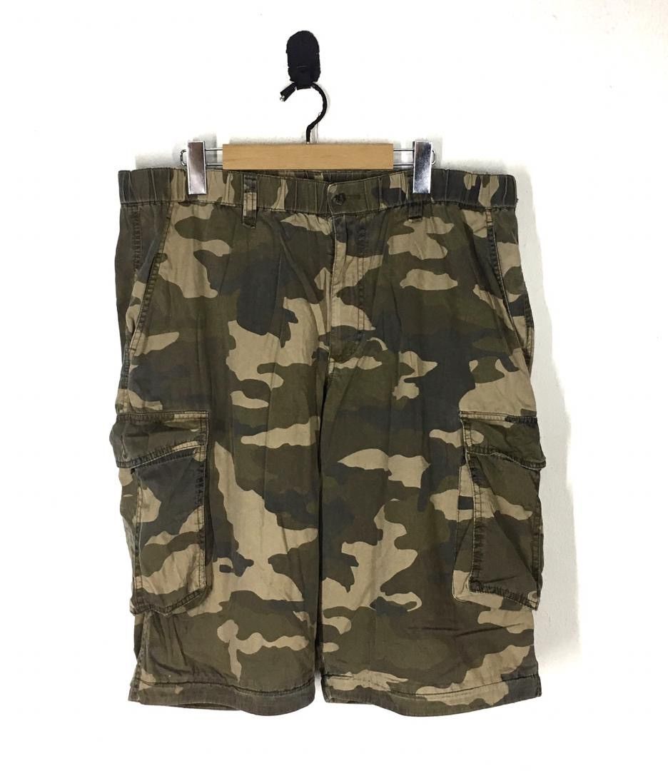 Japanese Brand × Uniqlo UNIQLO Short in Camo Size US 36 / EU 52 - 1 Thumbnail