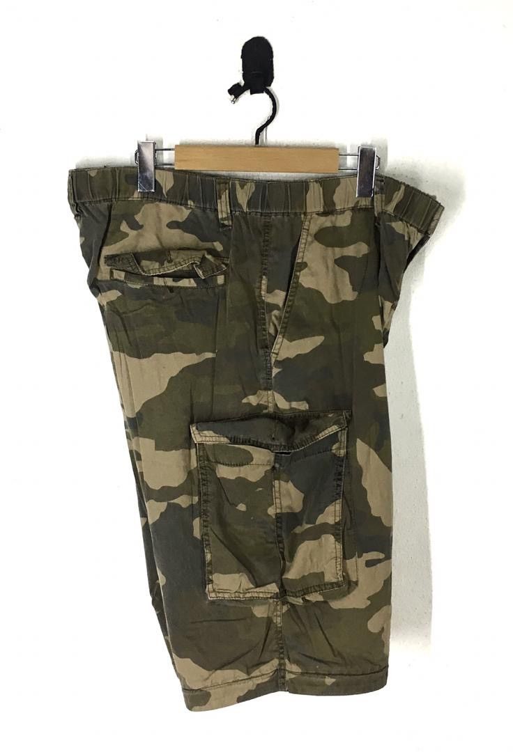 Japanese Brand × Uniqlo UNIQLO Short in Camo Size US 36 / EU 52 - 4 Thumbnail