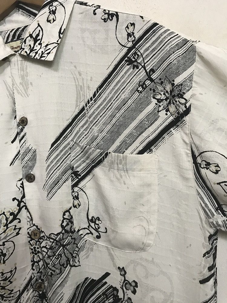 Tommy Bahama Tommy Bahama Aloha Floral Silk Baggy Hawaiian Shirt Size US L / EU 52-54 / 3 - 1 Thumbnail