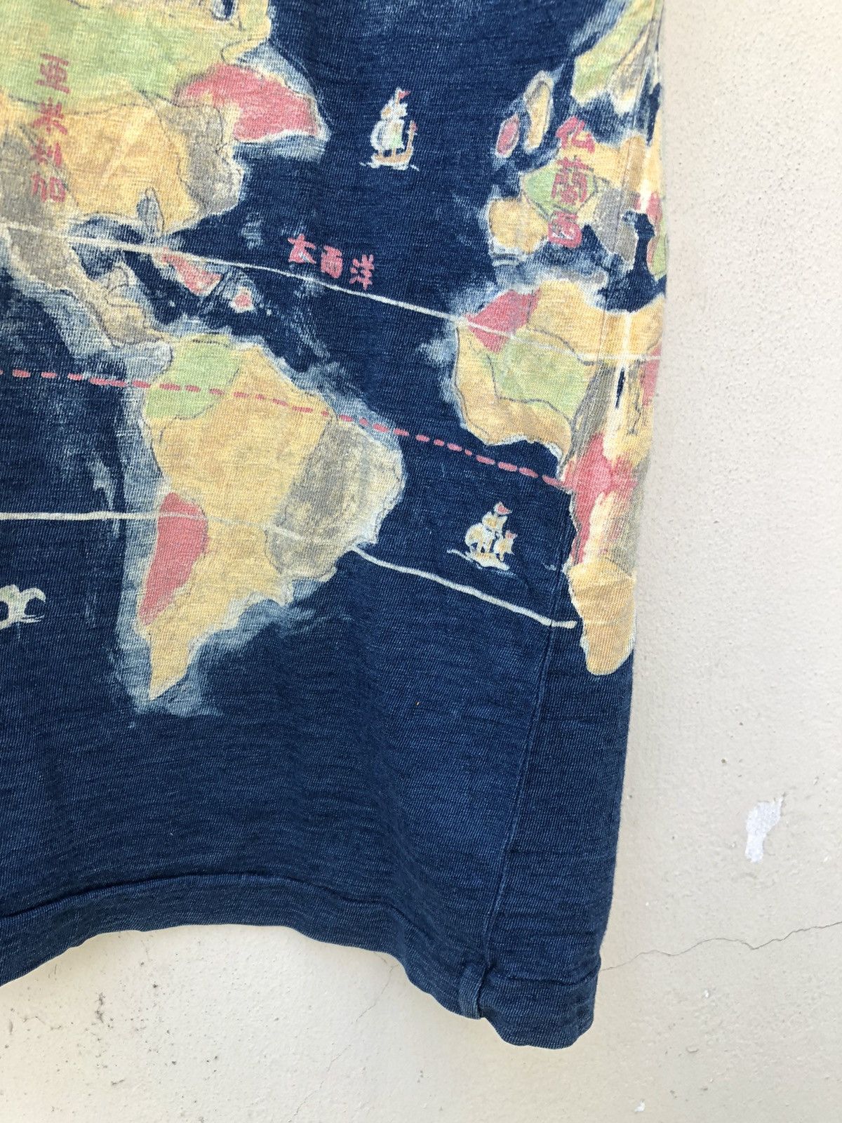 45rpm Vintage 45rpm Ageing Faded Indigo Blue Map t shirt Size US L / EU 52-54 / 3 - 12 Thumbnail