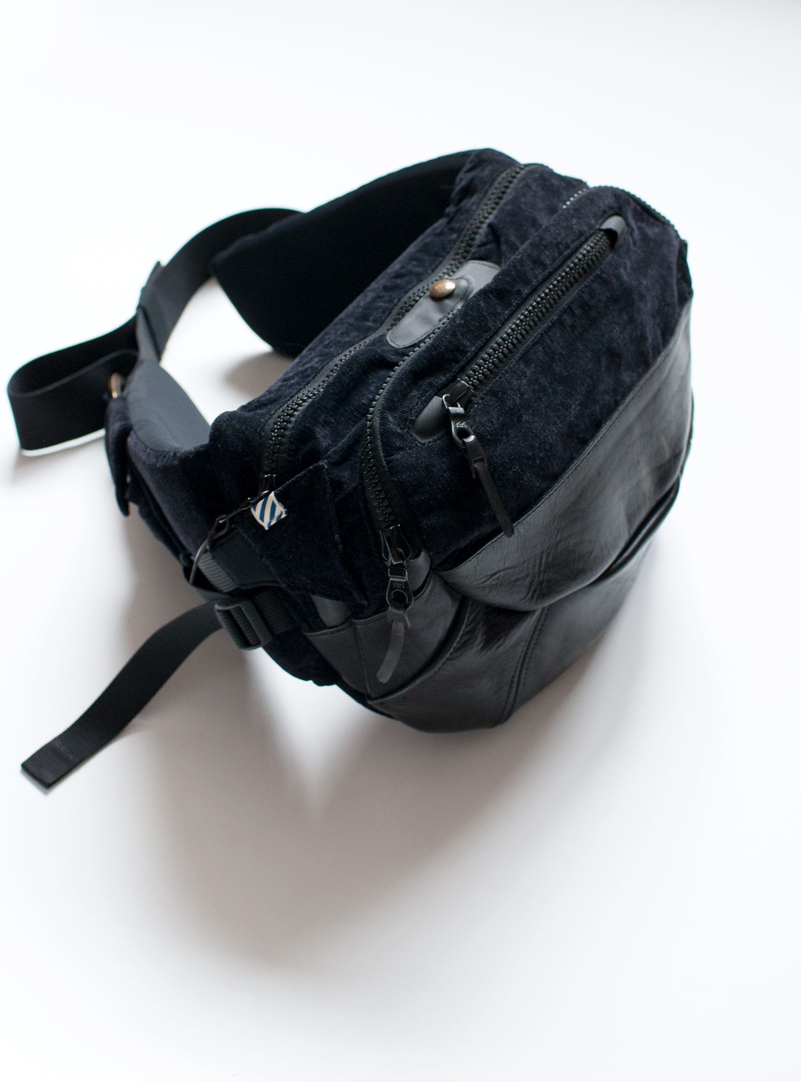 VISVIM LAMINA CORDUROY 8L Navy Waist Bag | www.innoveering.net