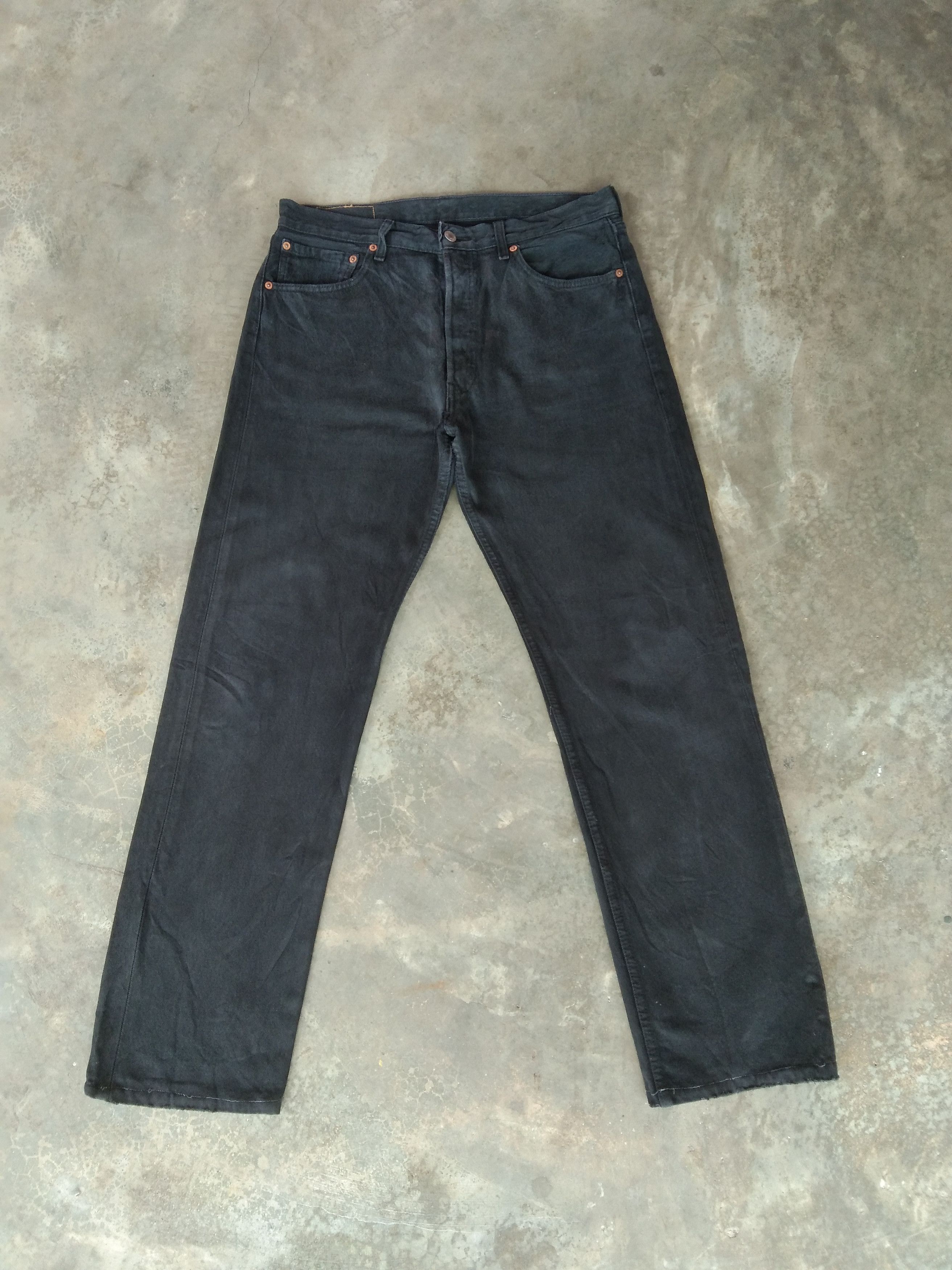 Levi's Vintage Levi's 501 Black Straight Leg Distressed Jeans 34x31 Size US 34 / EU 50 - 1 Thumbnail