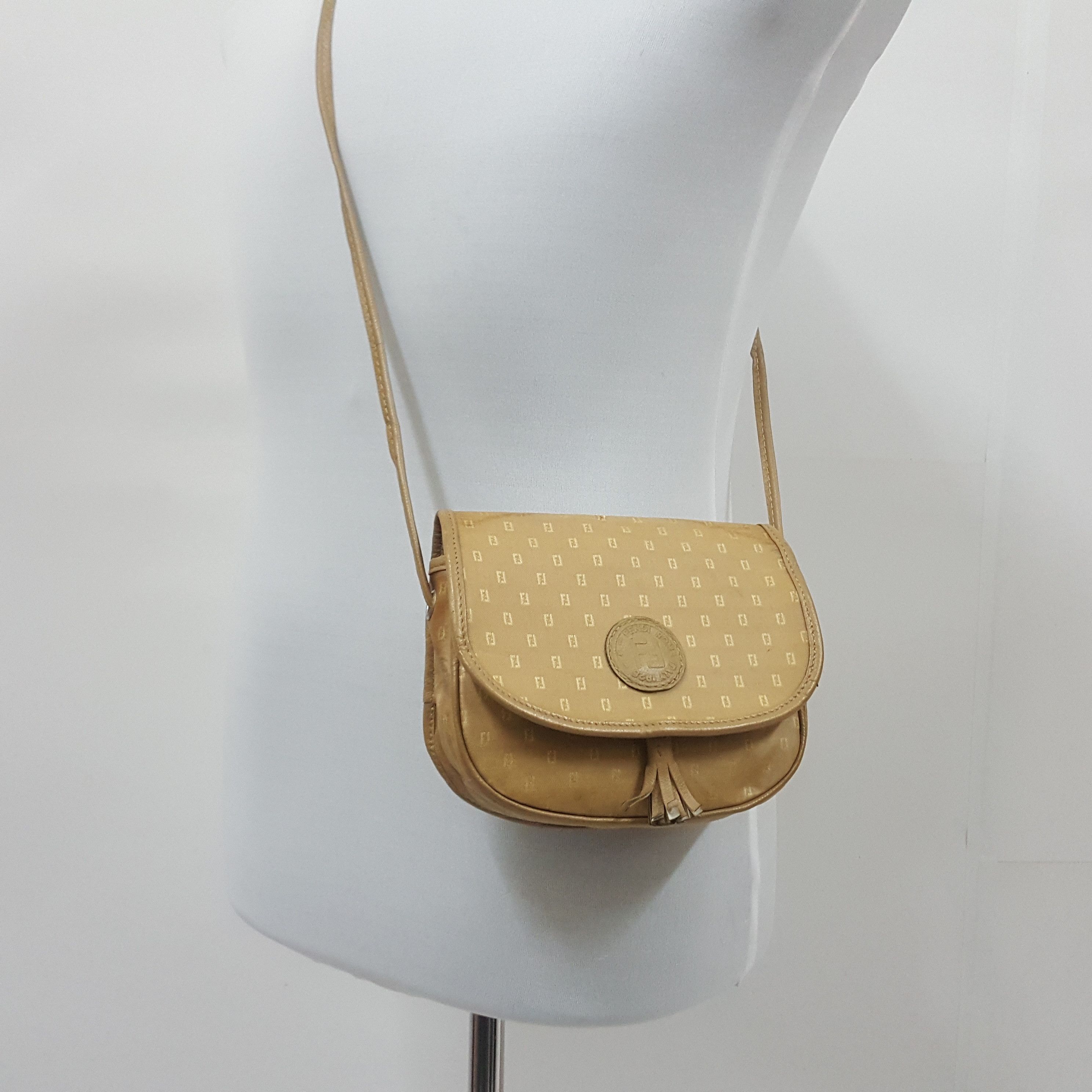 Fendi × Vintage Vintag FENDI full print logo sling bag made in Italy Size ONE SIZE - 1 Thumbnail