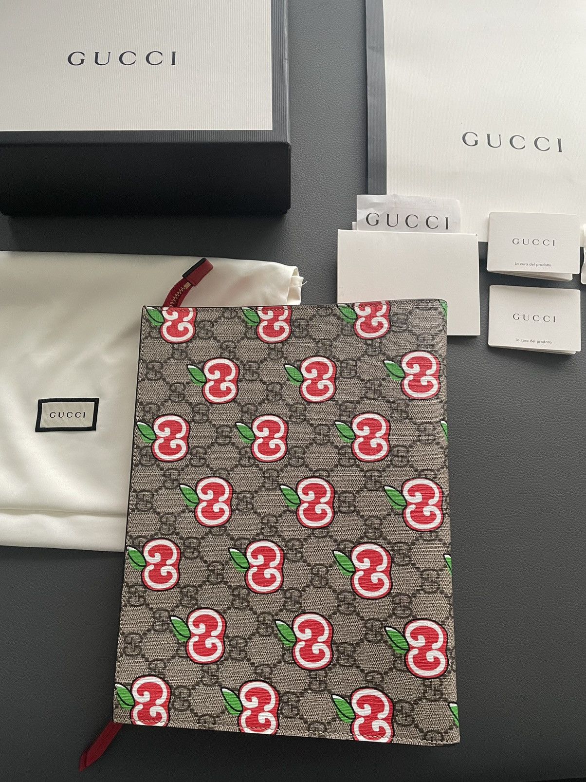 Gucci Super Runway Gucci Limited Edition Logo Pouch Clutch Bag Size ONE SIZE - 17 Thumbnail
