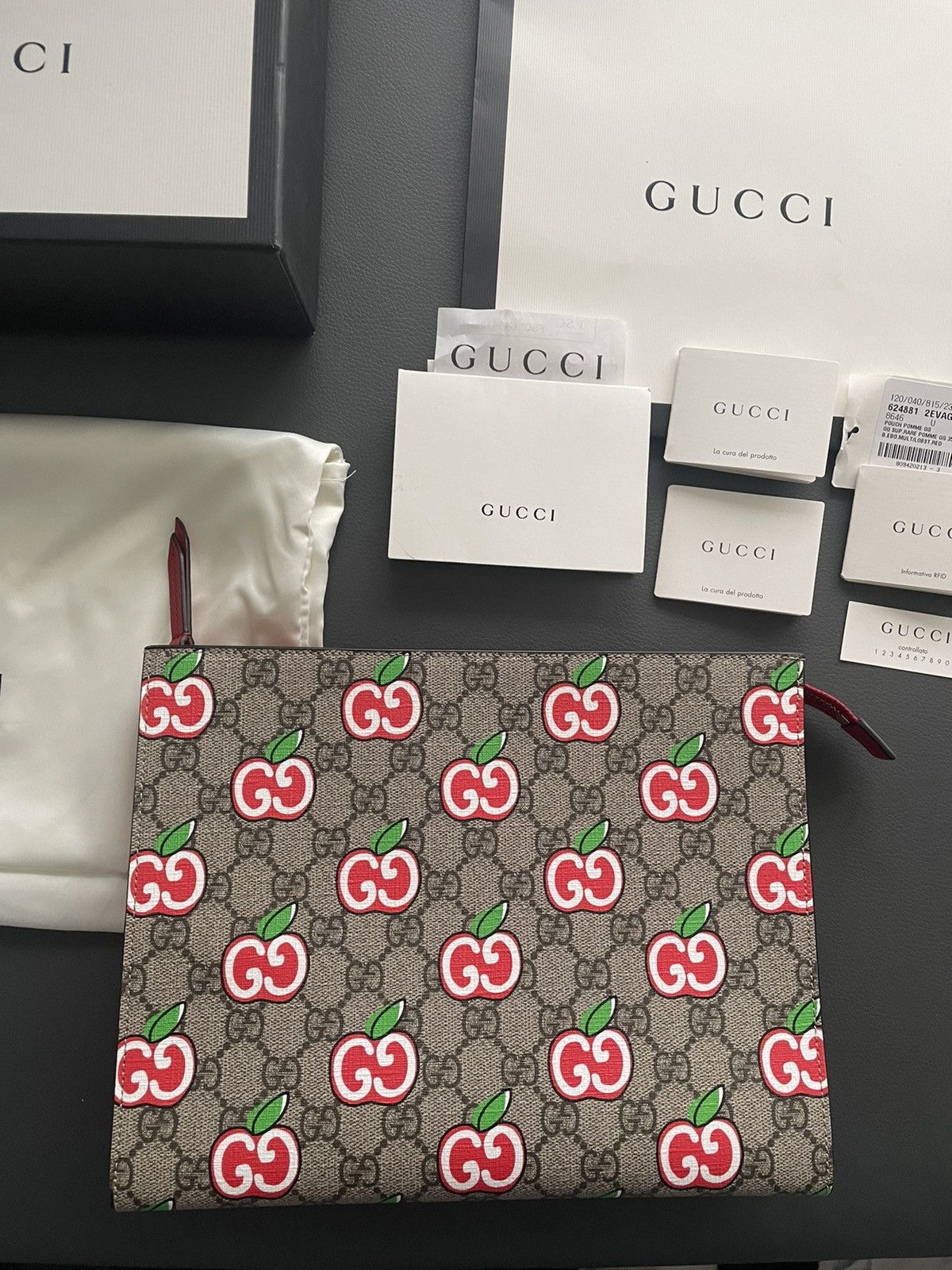 Gucci Super Runway Gucci Limited Edition Logo Pouch Clutch Bag Size ONE SIZE - 16 Thumbnail