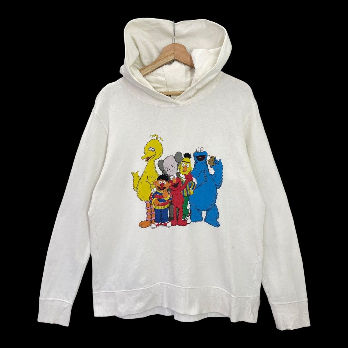Japanese Brand Rare!! Uniqlo x Kaws x Sesame Street Big Logo Hoodies Size M Size US M / EU 48-50 / 2 - 4 Thumbnail