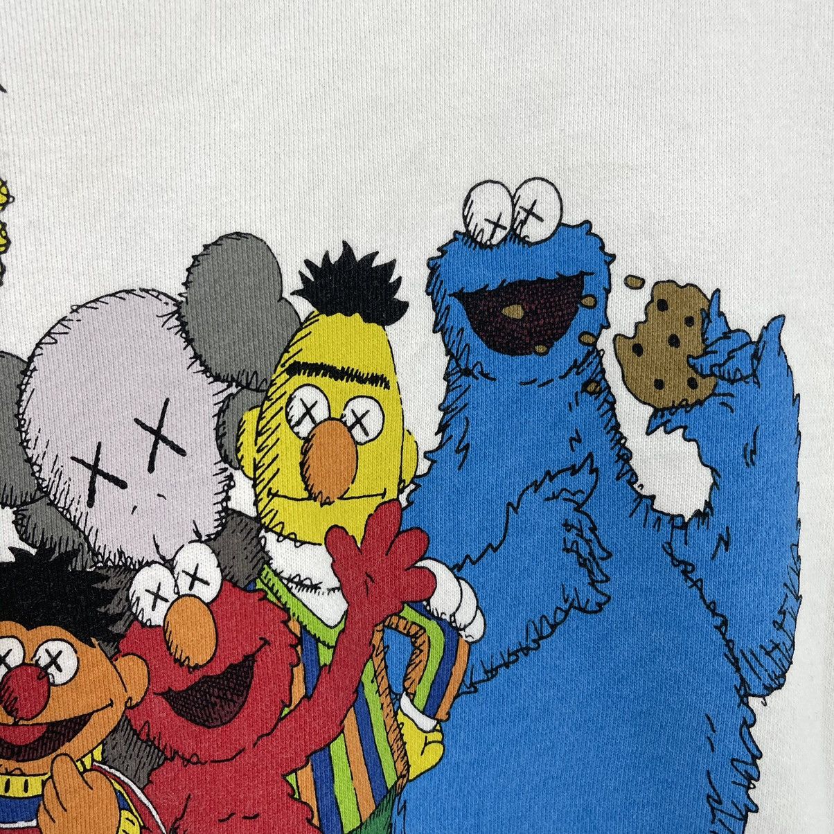 Japanese Brand Rare!! Uniqlo x Kaws x Sesame Street Big Logo Hoodies Size M Size US M / EU 48-50 / 2 - 8 Thumbnail