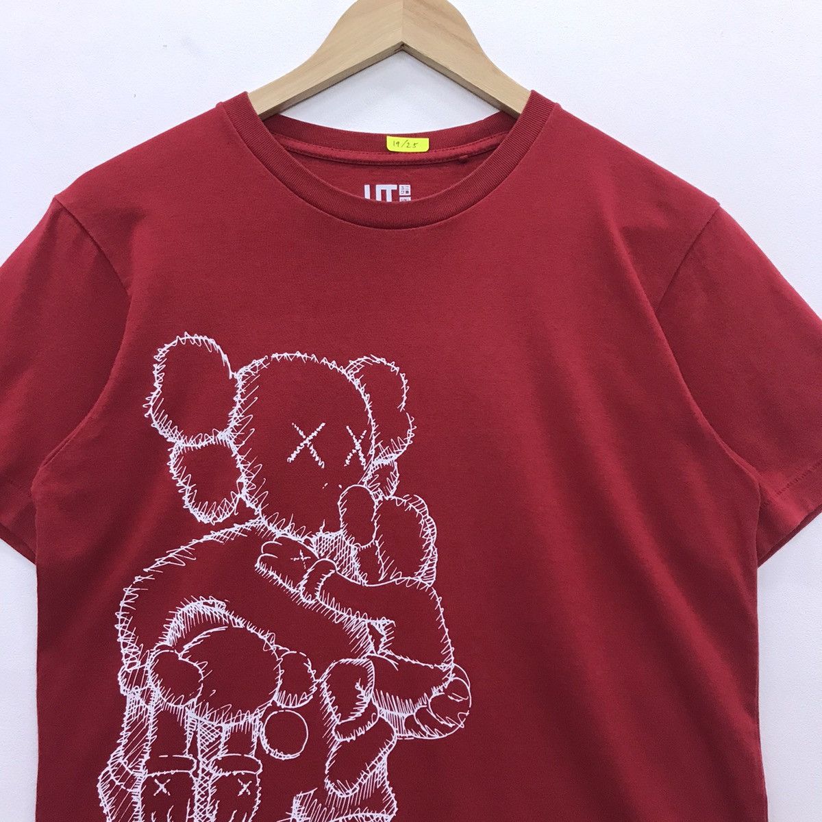 Kaws × Uniqlo *Rare!! Uniqlo X Kaws tee Size US S / EU 44-46 / 1 - 3 Thumbnail
