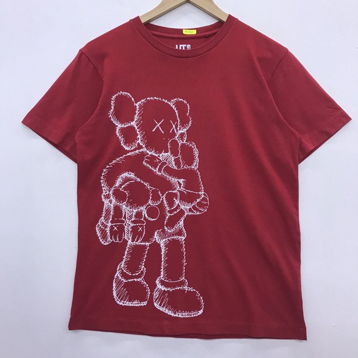 Kaws × Uniqlo *Rare!! Uniqlo X Kaws tee Size US S / EU 44-46 / 1 - 2 Thumbnail