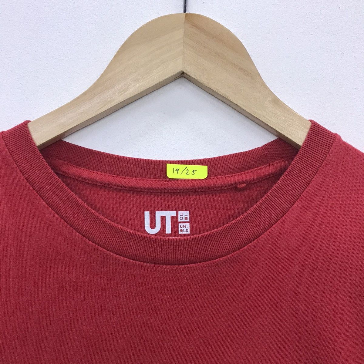 Kaws × Uniqlo *Rare!! Uniqlo X Kaws tee Size US S / EU 44-46 / 1 - 13 Thumbnail