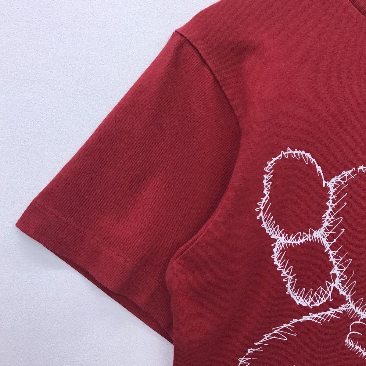 Kaws × Uniqlo *Rare!! Uniqlo X Kaws tee Size US S / EU 44-46 / 1 - 6 Thumbnail