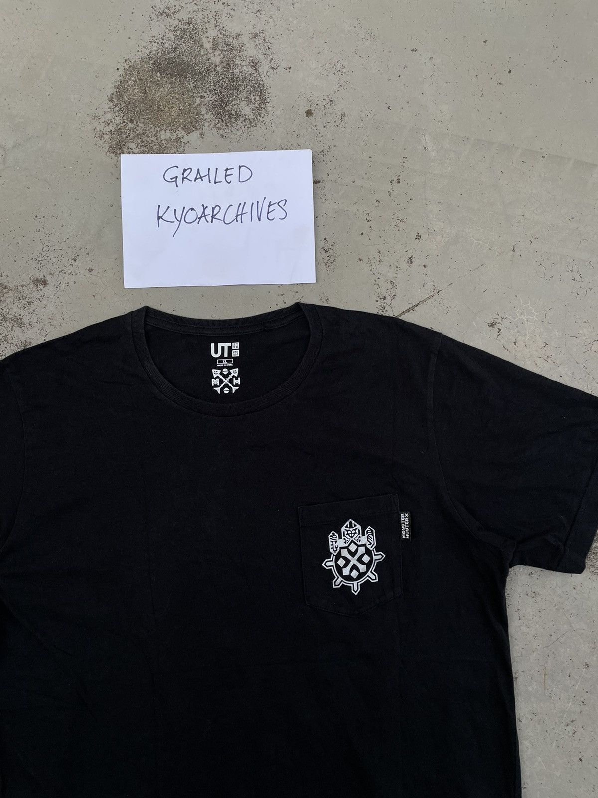 Japanese Brand × Uniqlo MONSTER HUNTER x UNIQLO BLACK TEE Size US XL / EU 56 / 4 - 4 Thumbnail