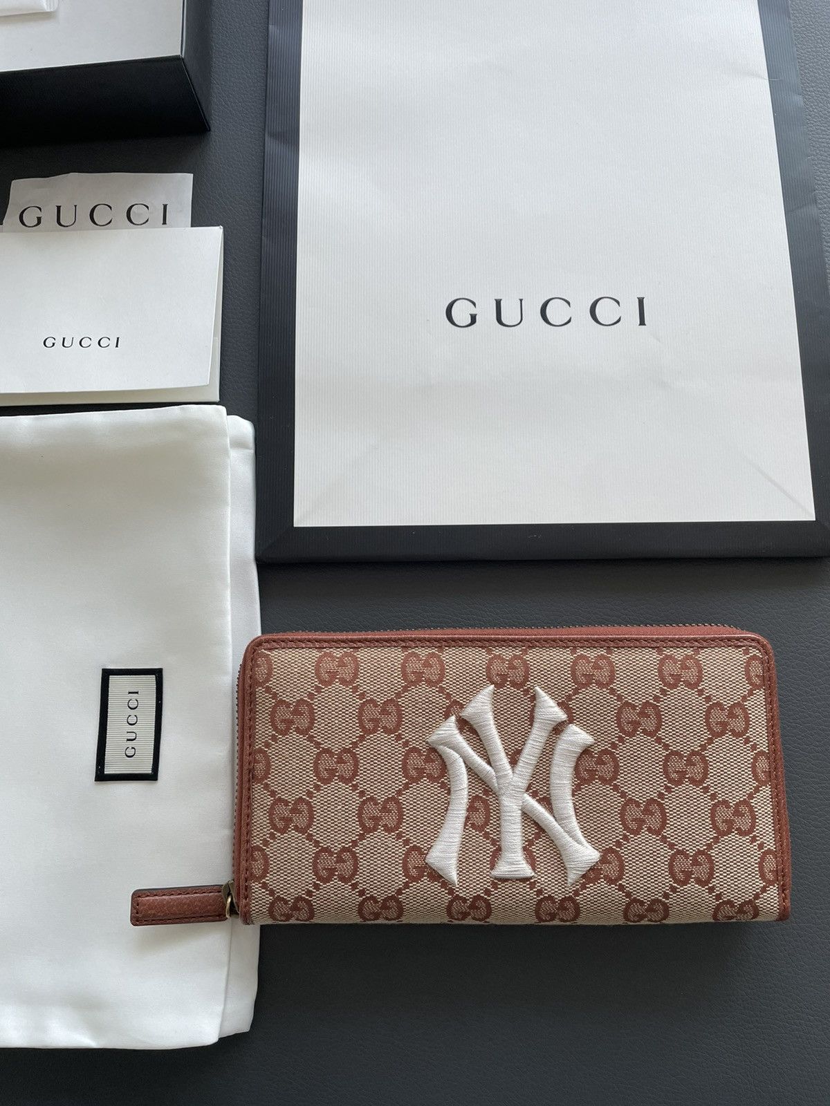 Gucci × New York Yankees Rare Brand NEW Sold Out Limited Super Runway GG Logo Wallet Size ONE SIZE - 3 Thumbnail