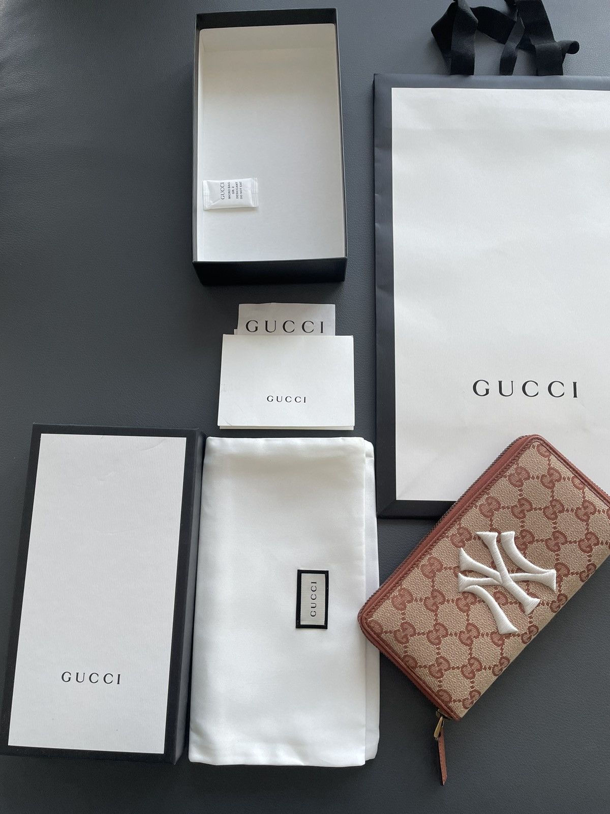 Gucci × New York Yankees Rare Brand NEW Sold Out Limited Super Runway GG Logo Wallet Size ONE SIZE - 11 Thumbnail