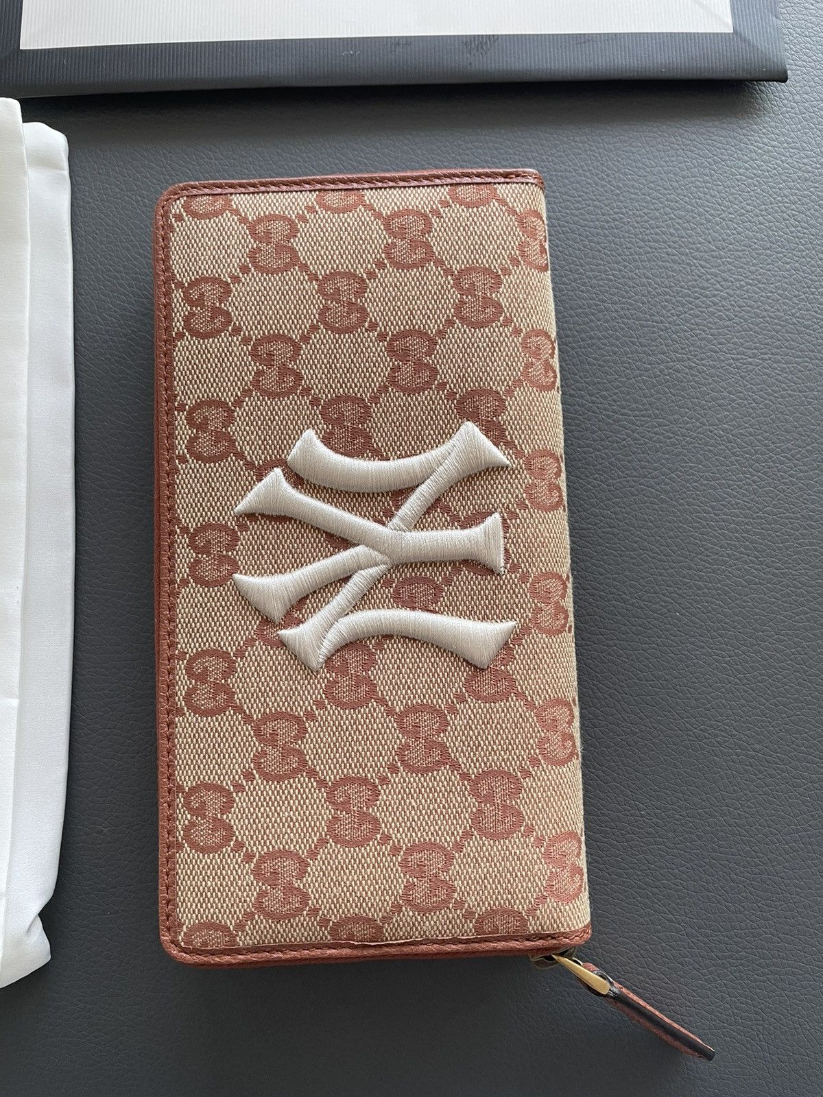 Gucci × New York Yankees Rare Brand NEW Sold Out Limited Super Runway GG Logo Wallet Size ONE SIZE - 4 Thumbnail