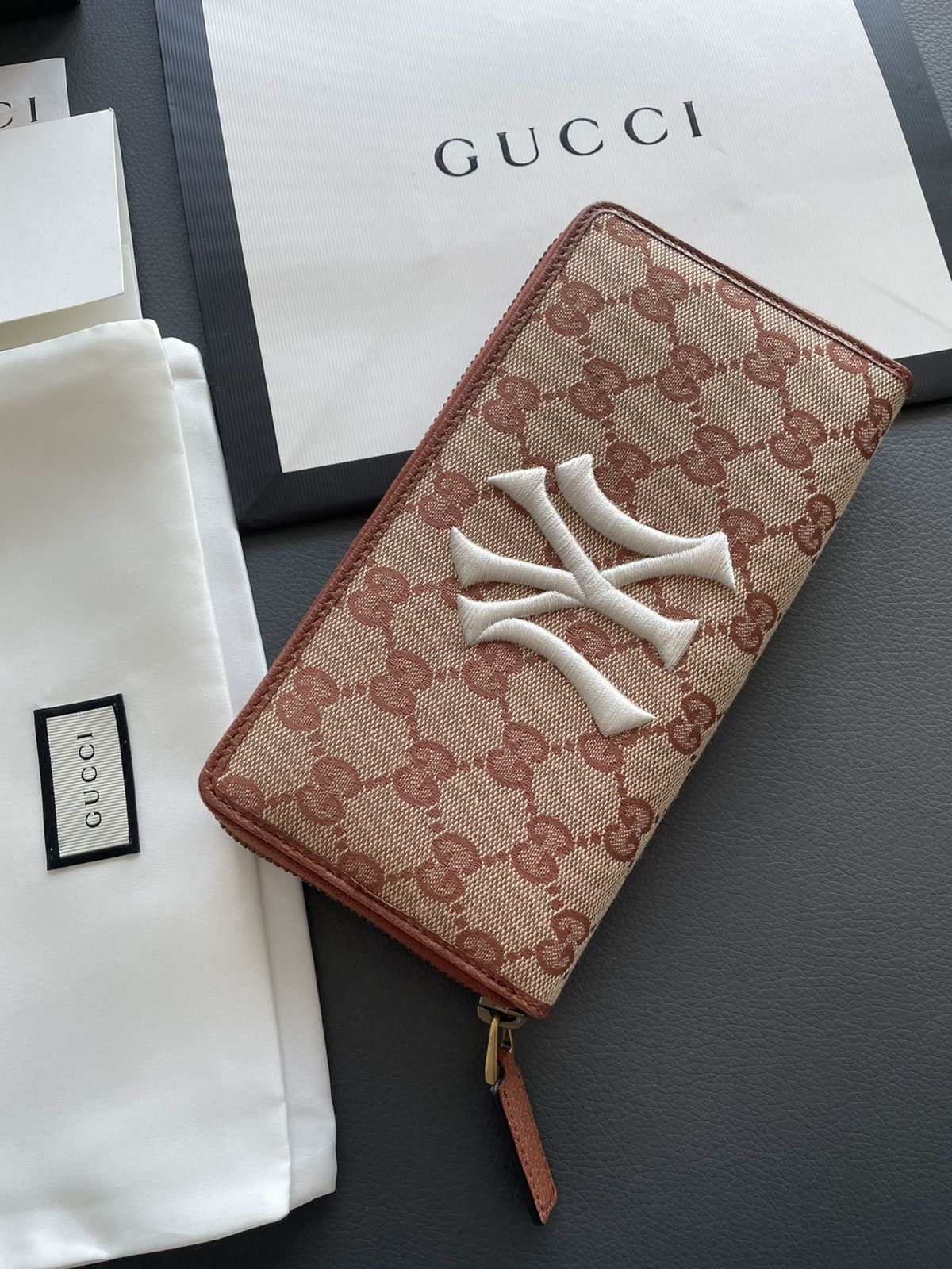 Gucci × New York Yankees Rare Brand NEW Sold Out Limited Super Runway GG Logo Wallet Size ONE SIZE - 12 Thumbnail