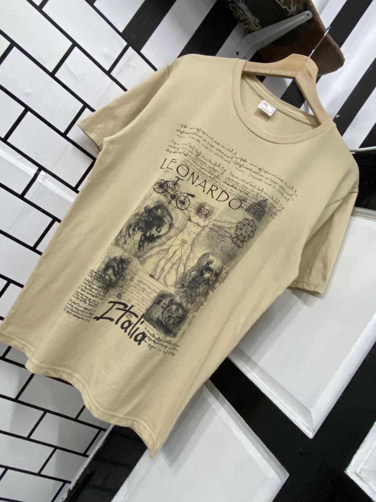 Vintage Vintage Leonardo Da Vinci Art Vitruvian Man TShirt Size US M / EU 48-50 / 2 - 2 Thumbnail