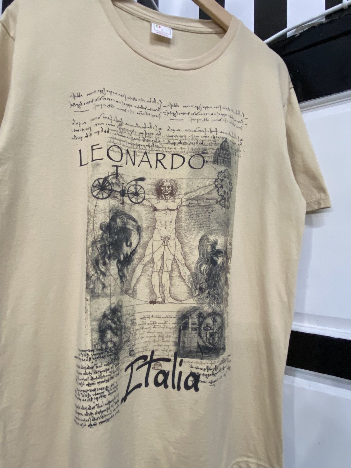 Vintage Vintage Leonardo Da Vinci Art Vitruvian Man TShirt Size US M / EU 48-50 / 2 - 3 Thumbnail