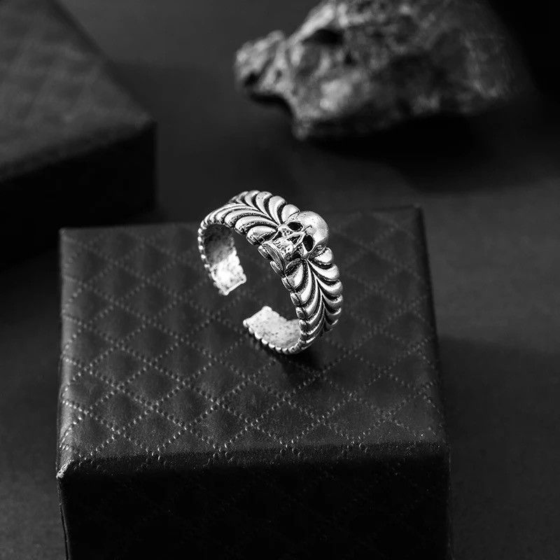 Jewelry Gothic Skull Rings Size ONE SIZE - 1 Thumbnail