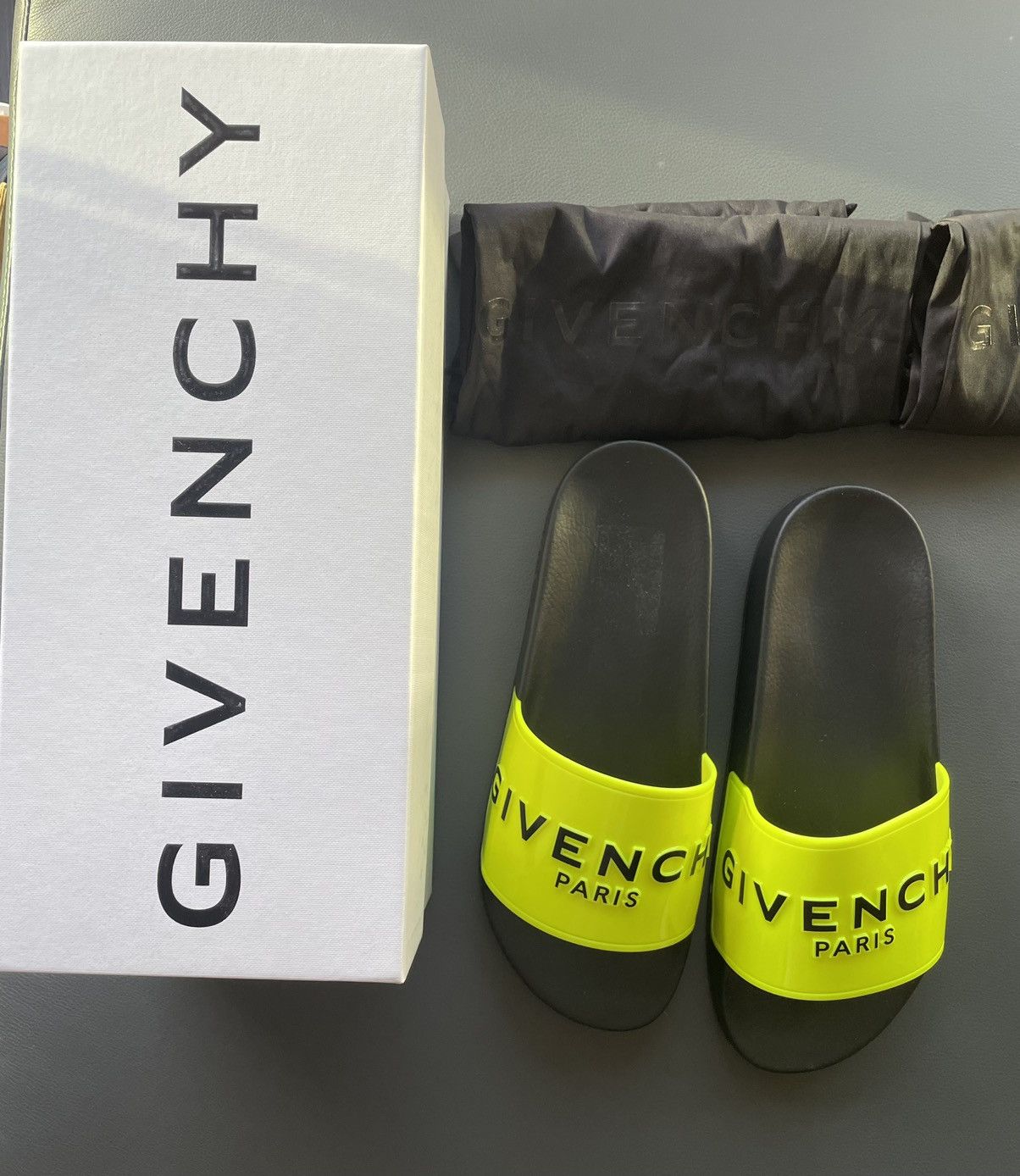Givenchy Super Rare Brand New Runway Iconic Logo Rubber Slides Shoes Size US 10 / EU 43 - 3 Thumbnail