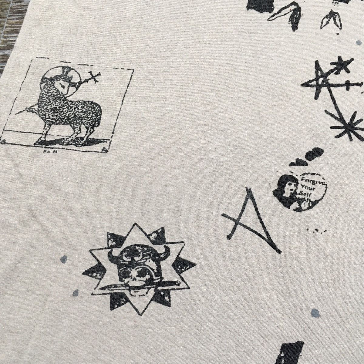 Vintage STATES OF SAINTS Religion Politics T-shirt Size US L / EU 52-54 / 3 - 6 Thumbnail