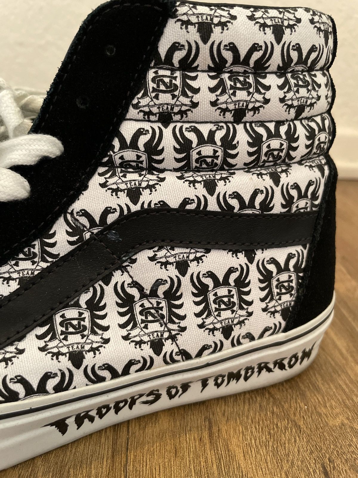 Sk8-Hi vans supreme neighborhood