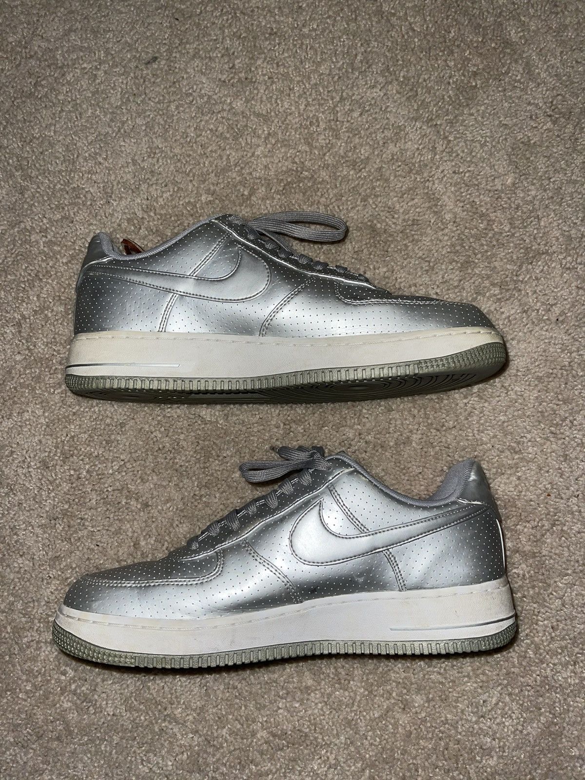 Nike Nike Air Force 1 Metallic Silver Size US 10.5 / EU 43-44 - 2 Thumbnail