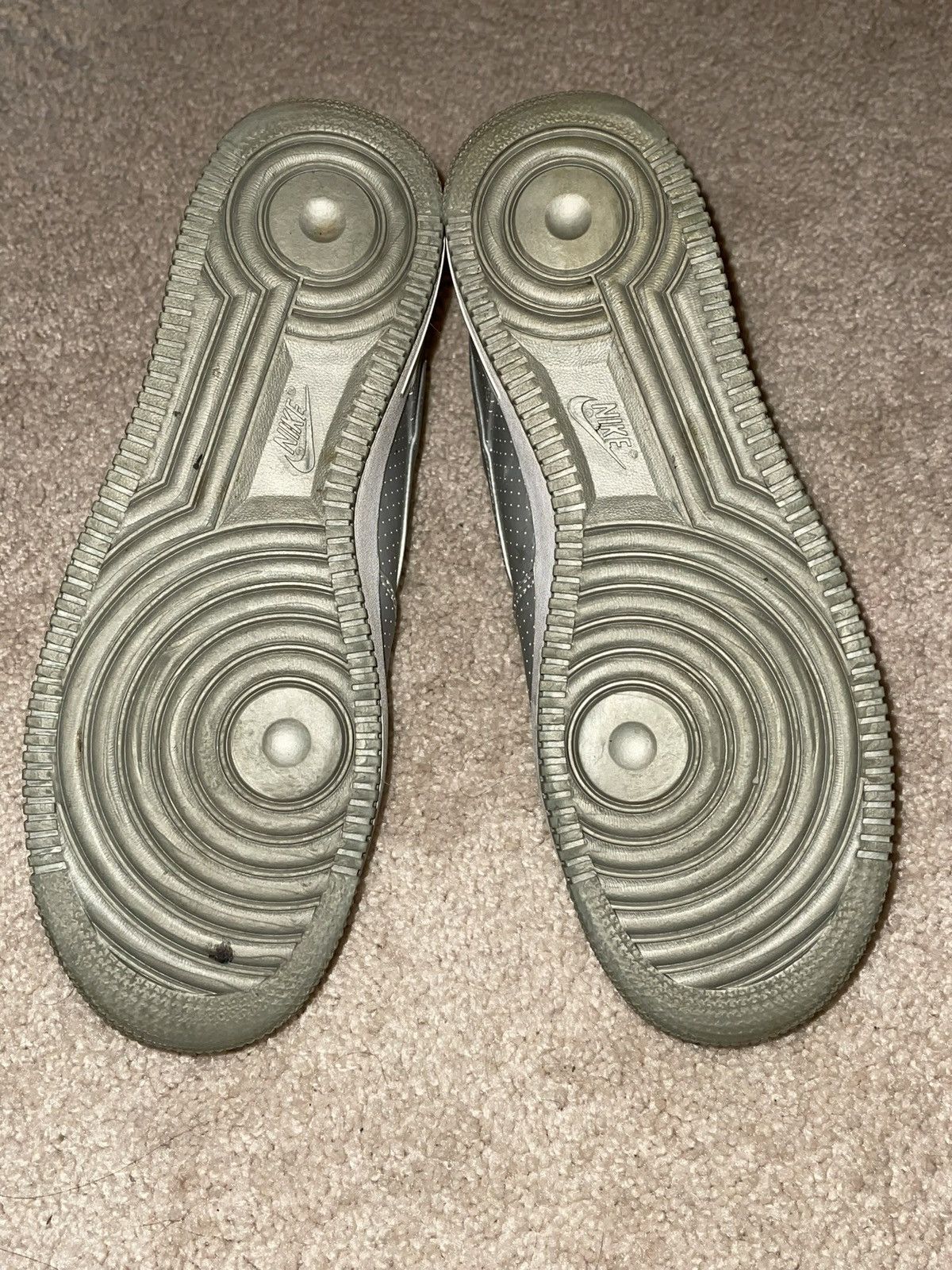 Nike Nike Air Force 1 Metallic Silver Size US 10.5 / EU 43-44 - 6 Thumbnail