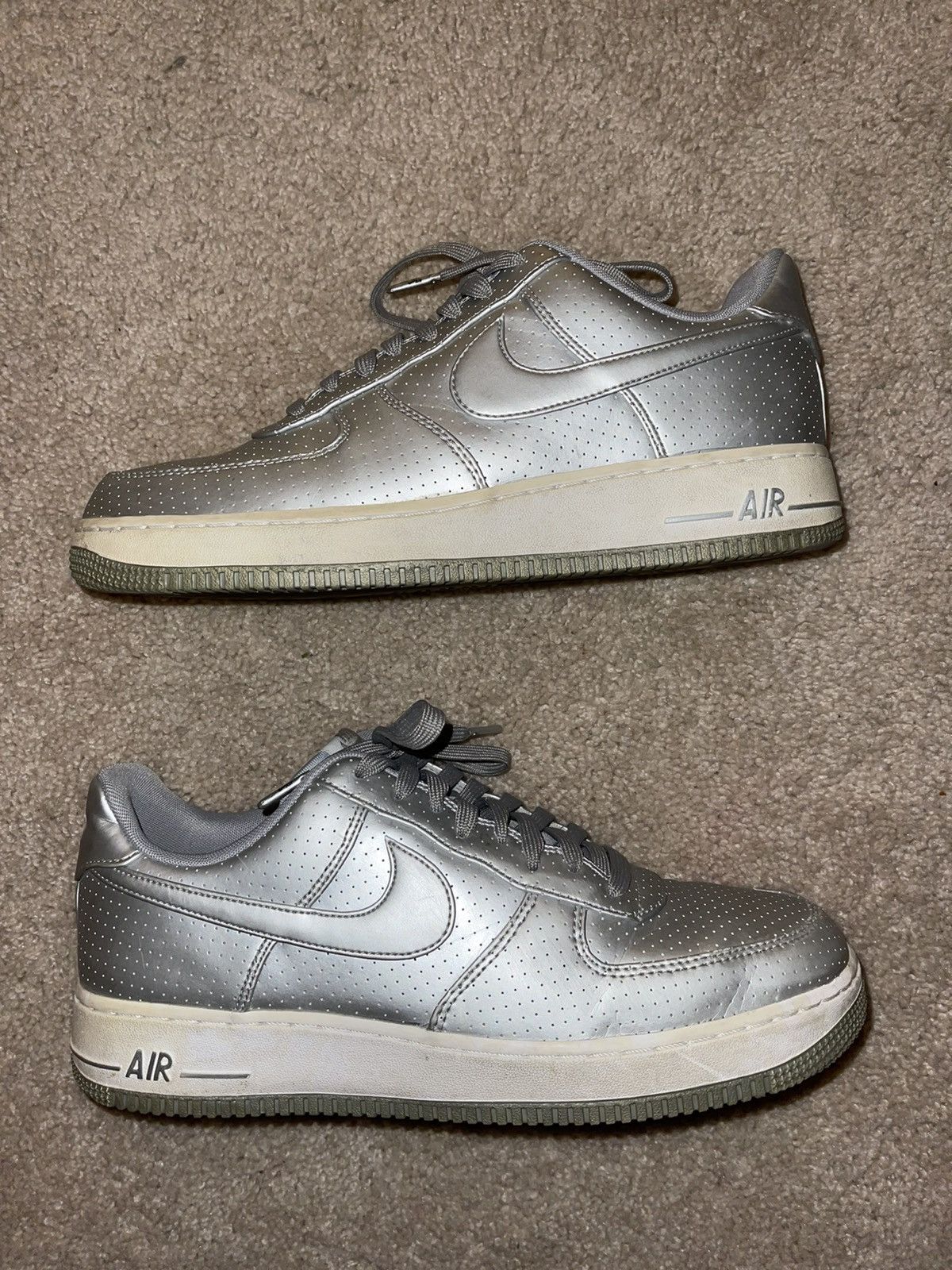 Nike Nike Air Force 1 Metallic Silver Size US 10.5 / EU 43-44 - 1 Thumbnail