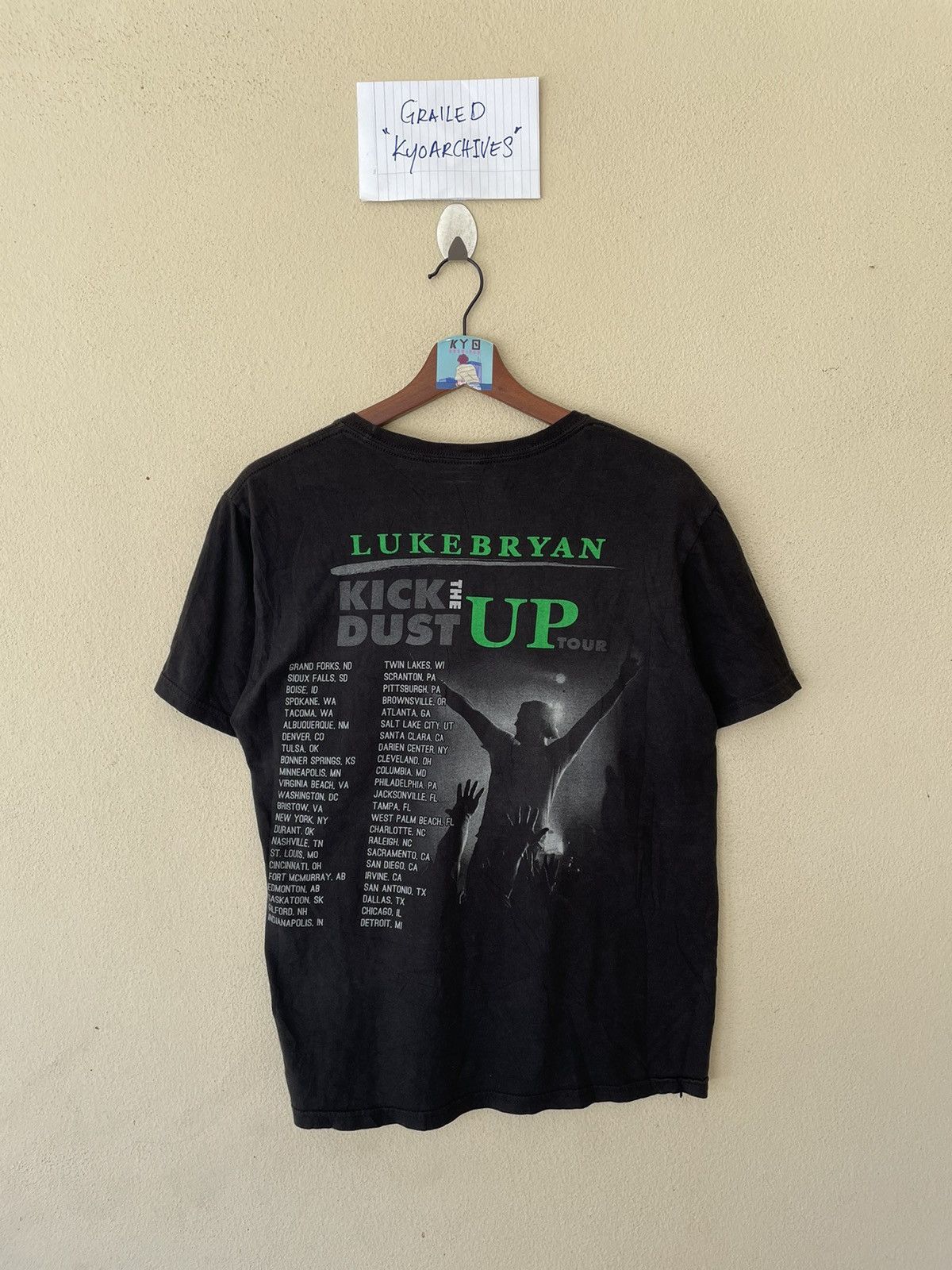 Band Tees LUKE BRYAN KICK THE DUST UP TOUR TEE Size US S / EU 44-46 / 1 - 2 Thumbnail