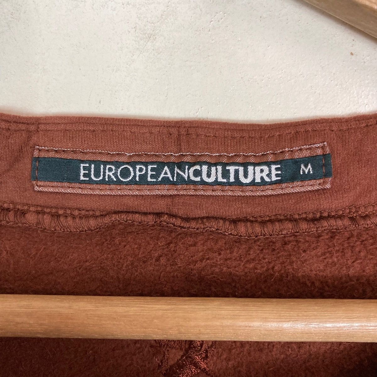 Vintage Vintage European Culture Plain Pullover Jumper Sweatshirt Size US M / EU 48-50 / 2 - 5 Thumbnail