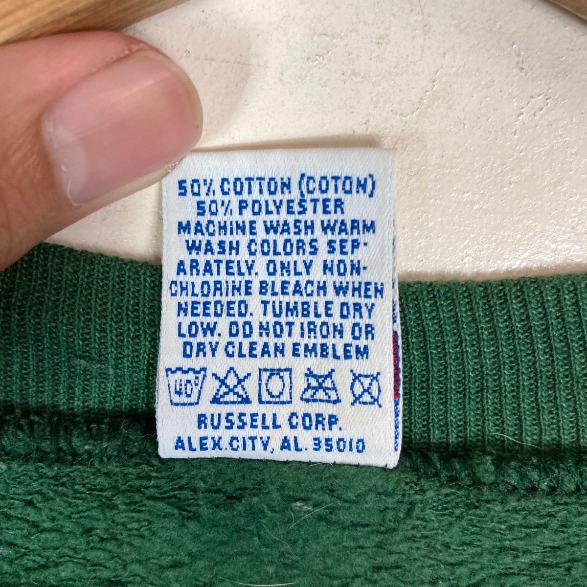 Russell Athletic Vintage Russell Athletic Property of Hurricanes Spell Out Size US L / EU 52-54 / 3 - 8 Thumbnail