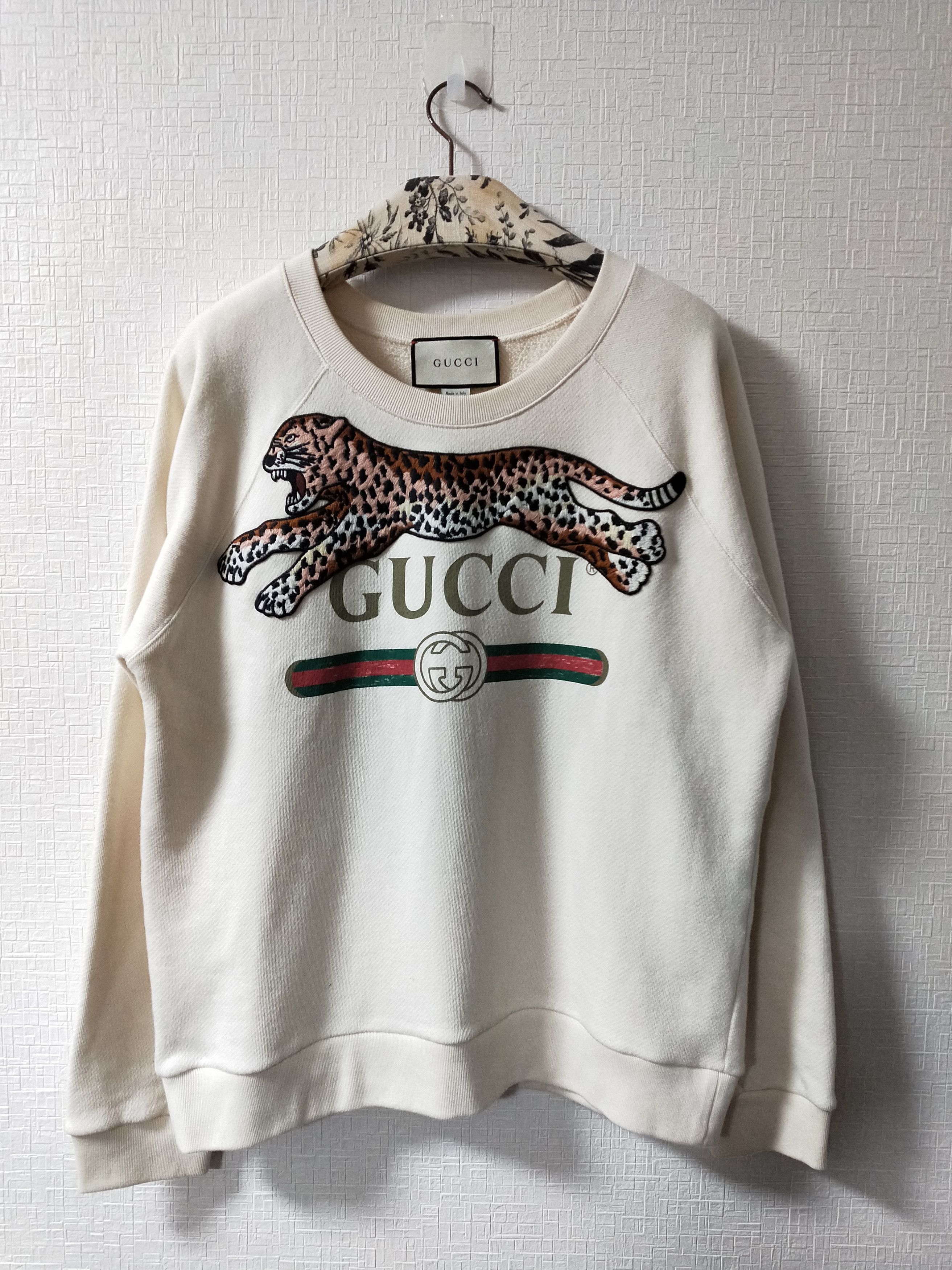 Gucci logo shop sweatshirt with leopard