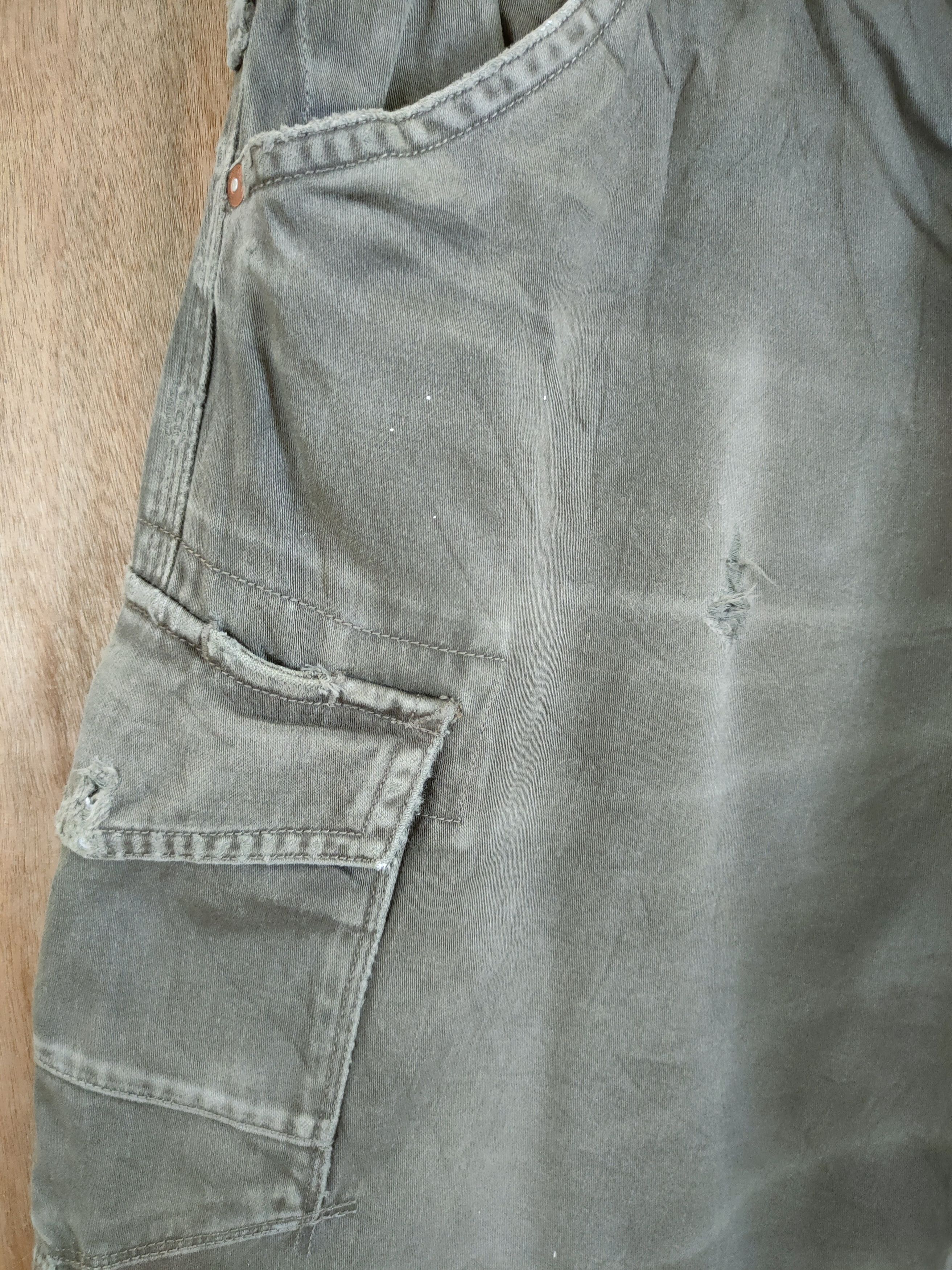 Japanese Brand Vice United distressed multipocket cargo pants #46-838 Size US 33 - 7 Thumbnail