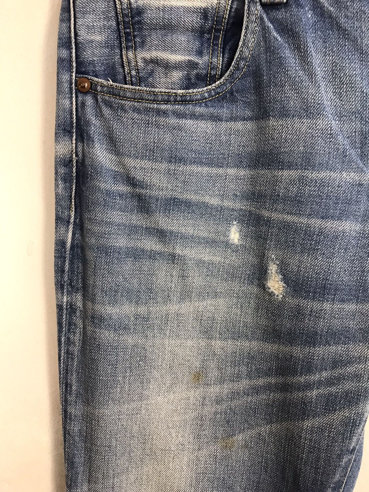 Japanese Brand Vintage Red Card Light Wash Bucket Back Denim Jeans Size US 32 / EU 48 - 6 Thumbnail