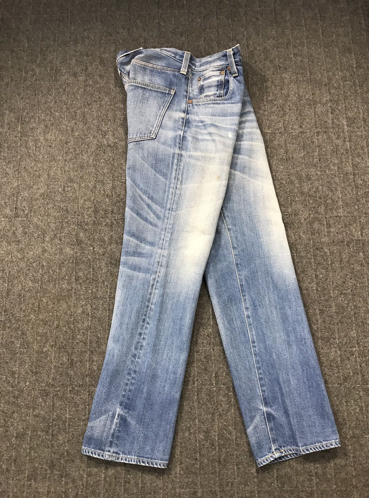Japanese Brand Vintage Red Card Light Wash Bucket Back Denim Jeans Size US 32 / EU 48 - 14 Thumbnail