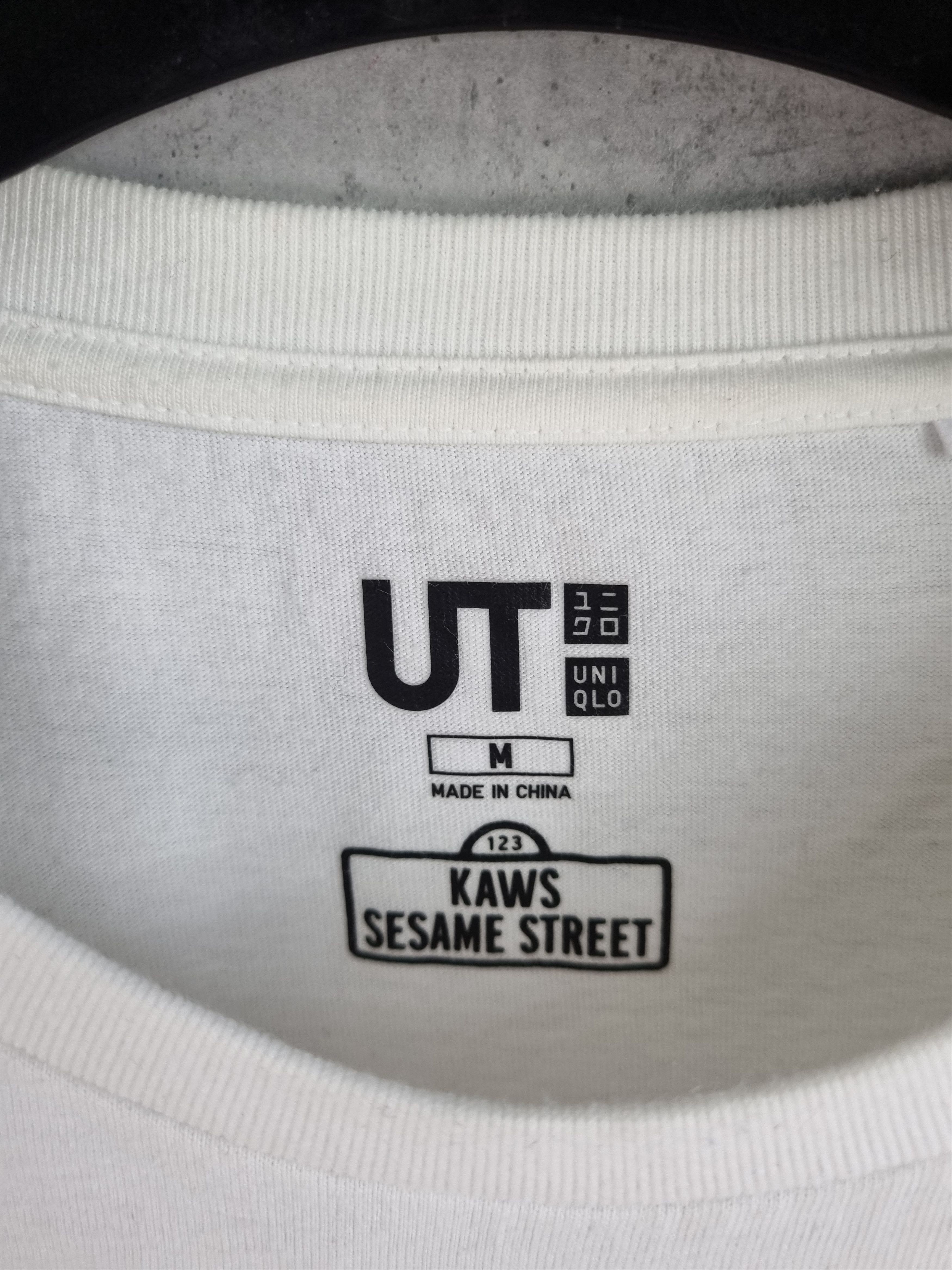 Kaws × Uniqlo Rare KAWS Sesame Street Big Print tee shirt Size US M / EU 48-50 / 2 - 4 Thumbnail