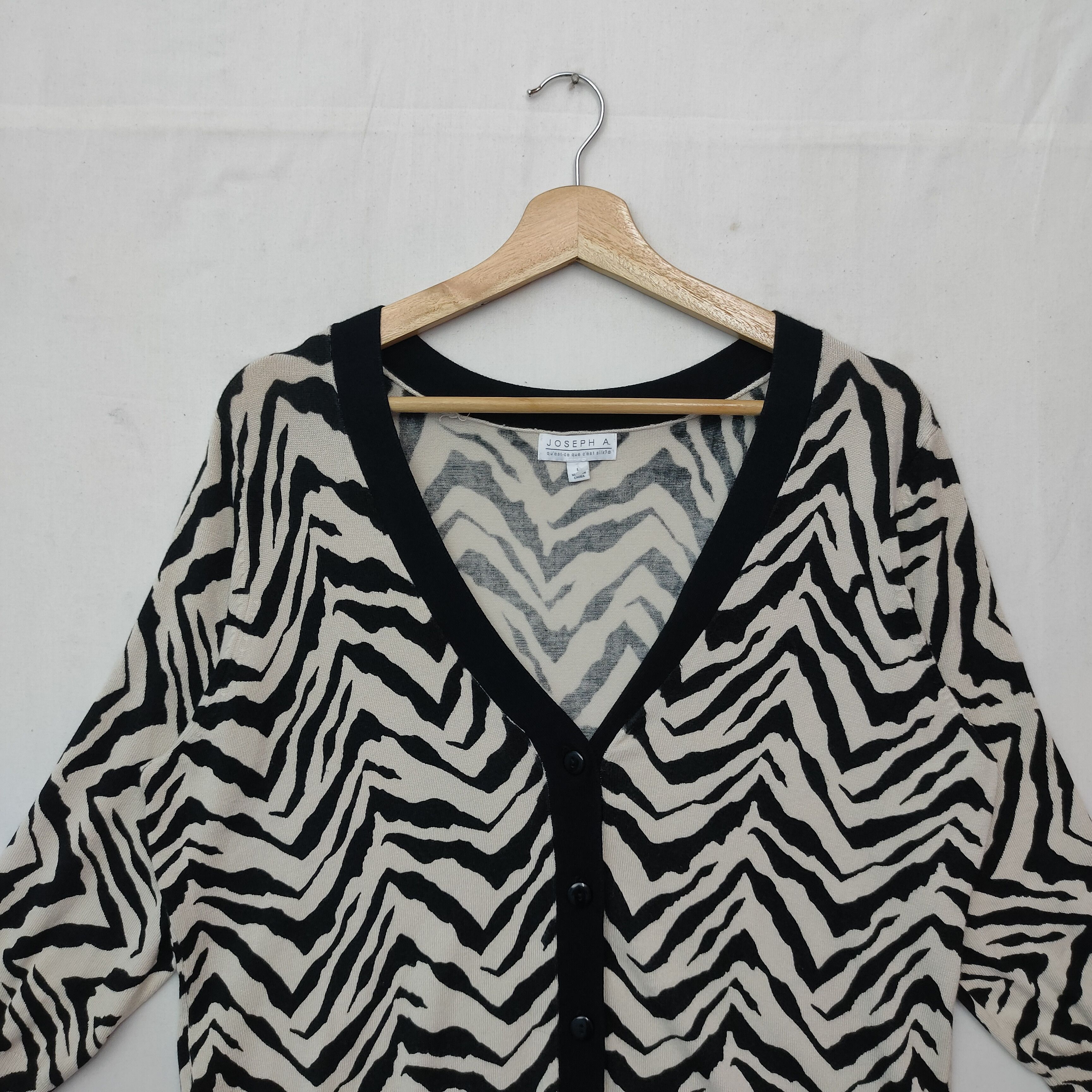 Joseph Vintage JOSEPH A. Zebra Stripe Cardigan Knitwear Size US M / EU 48-50 / 2 - 7 Thumbnail