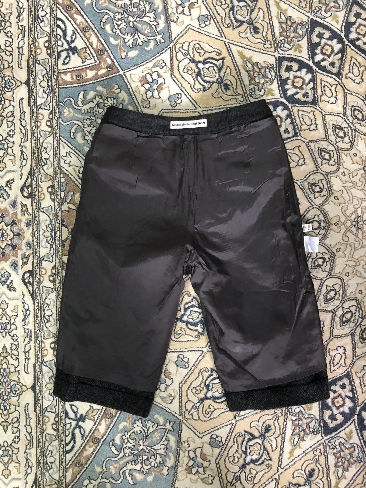 Mademoiselle Non Non Vintage Mademoiselle NON NON by Issey Miyake Wool Short Pant Size US 30 / EU 46 - 16 Thumbnail