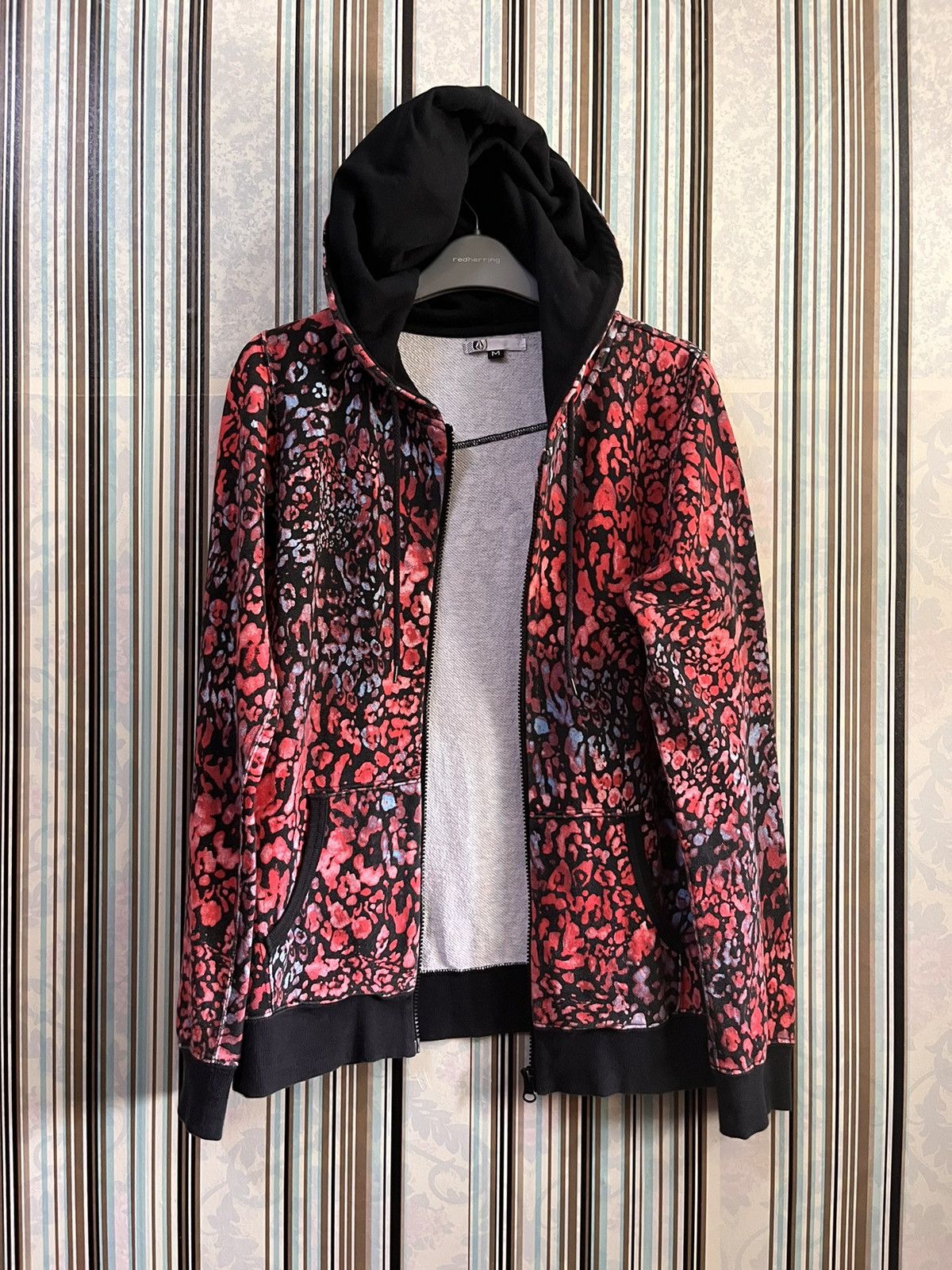 Volcom leopard gecko printed zip up #C1 Size US M / EU 48-50 / 2 - 4 Thumbnail
