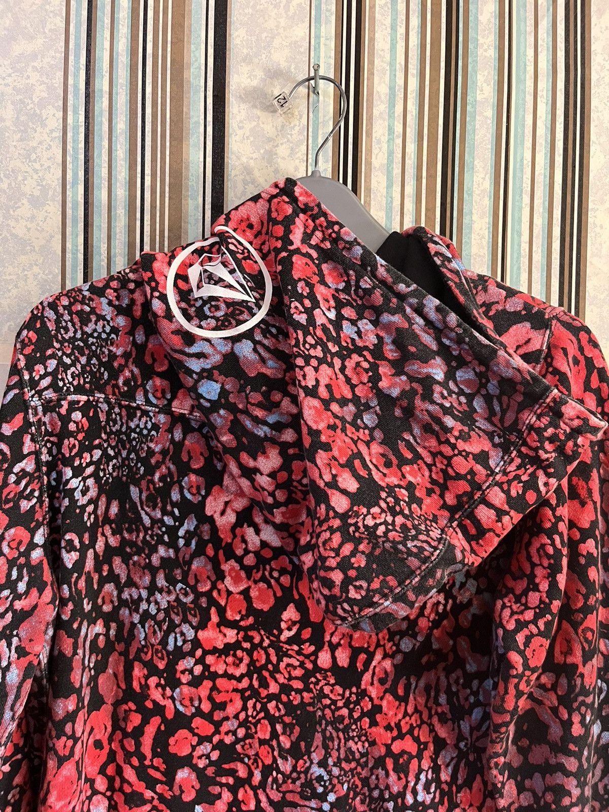 Volcom leopard gecko printed zip up #C1 Size US M / EU 48-50 / 2 - 5 Thumbnail