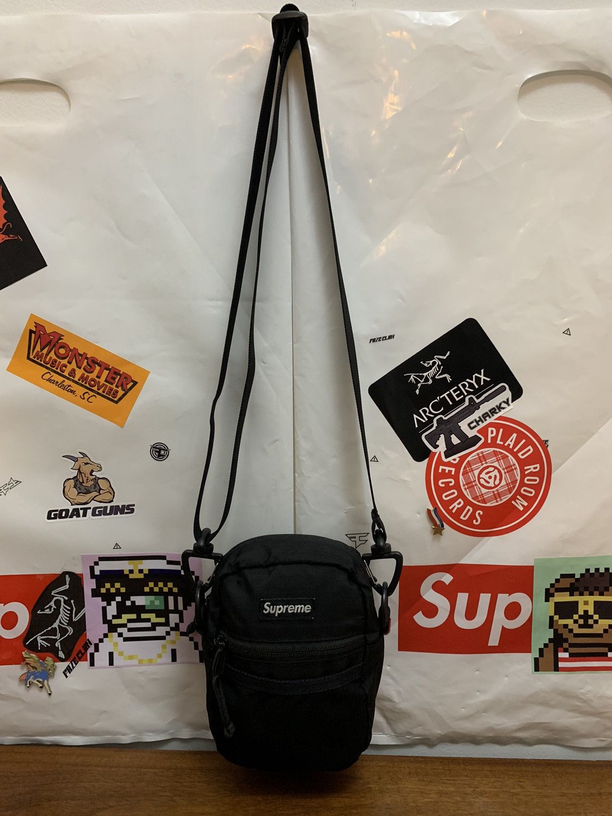 Supreme small best sale shoulder bag black